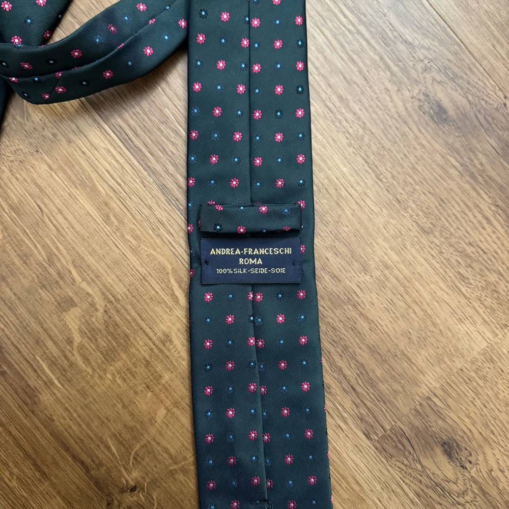 Andrea Francheschi - Elegant Dark Green and Red Patterned Men's 100% Silk Tie - Picture 3 of 6
